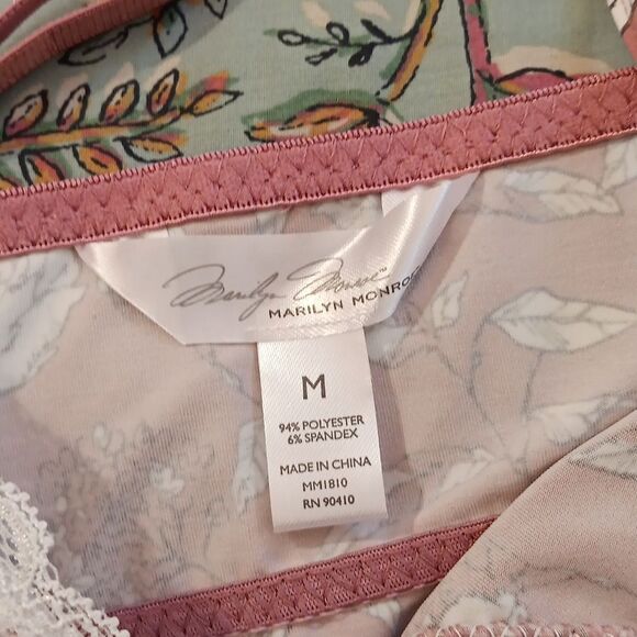 NEW. Marilyn Monroe Floral Two-Piece Pajamas with Lace Trim - Picture 9 of 11